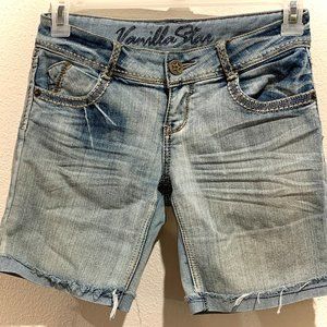 Light blue wash jean shorts, comfy and fun!